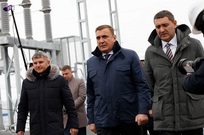 Дюмину и гендиректору «Россетей» Рюмину показали новый питающий центр в Туле