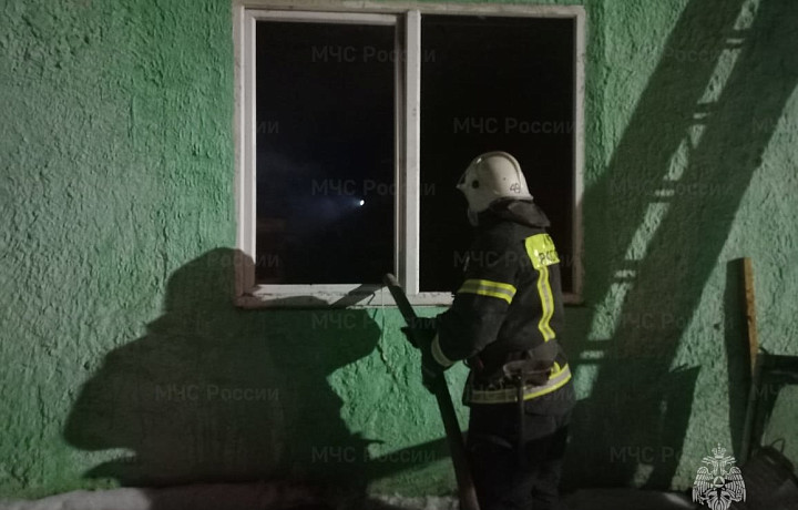 В Киреевском районе Тульской области из пожара в жилом доме спасли трех человек