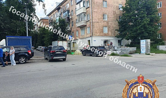 Туляк попал в больницу после наезда иномарки на улице Максима Горького