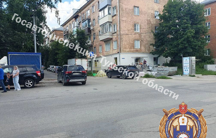 Туляк попал в больницу после наезда иномарки на улице Максима Горького