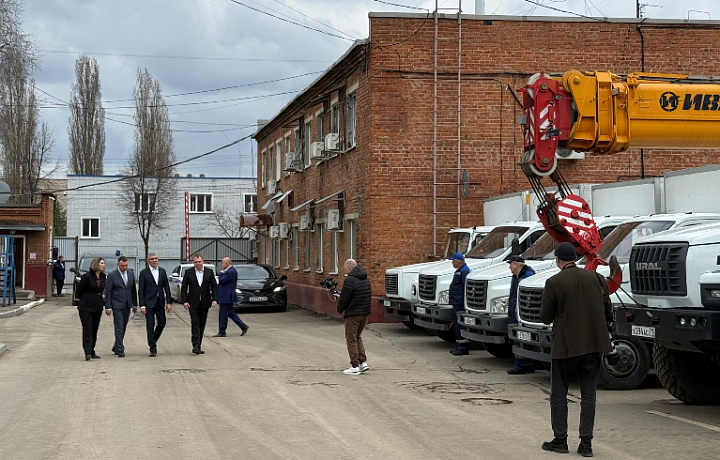 Губернатор Дмитрий Миляев осмотрел спецтехнику «Тулагорводоканала»