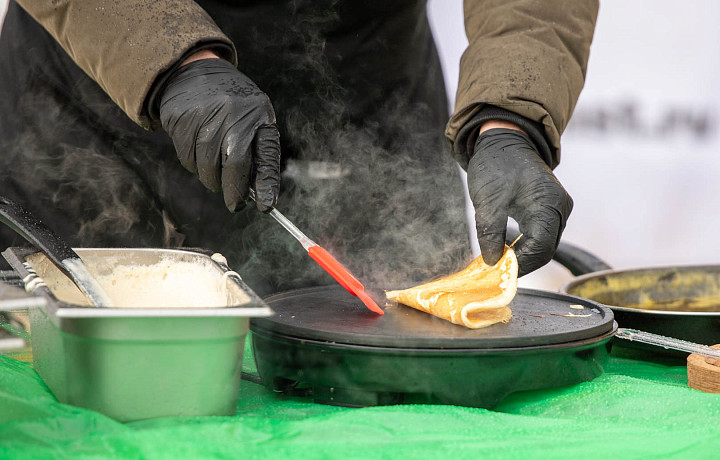 Диетолог назвала негативные последствия от переедания блинов
