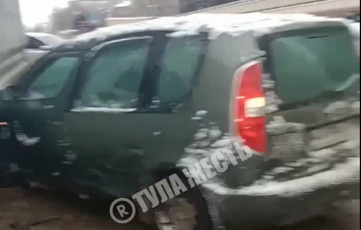 Авария на улице Пушкинской в Туле парализовала транспортное движение