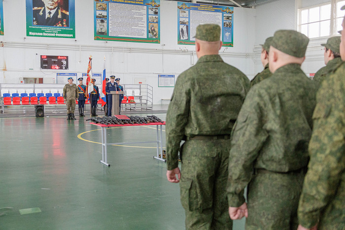 Мобилизованным тулякам вручили боевое оружие