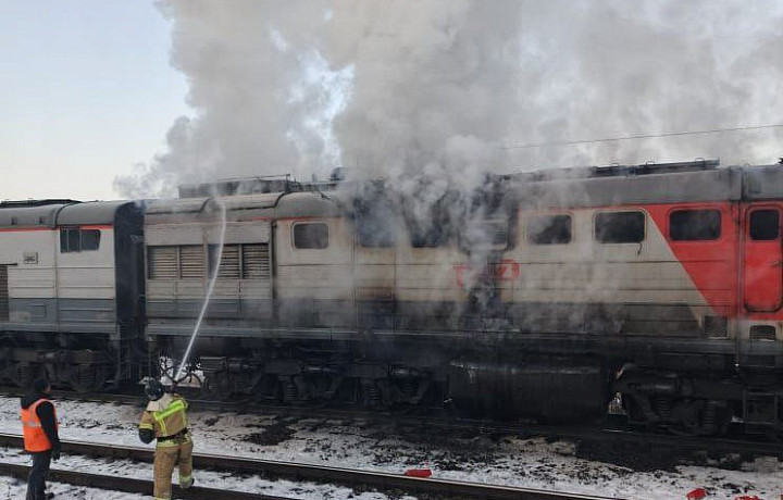 Спасатели потушили горящий тепловоз на станции Турдей в Воловском районе