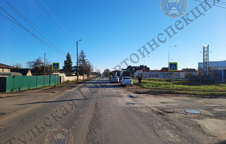 На улице Вахрушева в Новомосковске Renault Logan сбил восьмилетнего ребенка