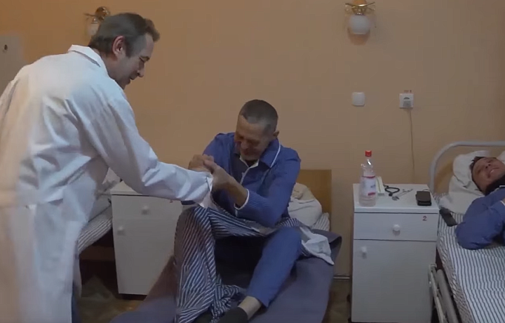 Народный артист РФ Владимир Машков посетил военный госпиталь