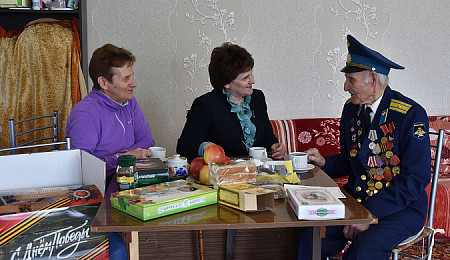 Ветераны Тульской области начали получать подарки ко Дню Победы