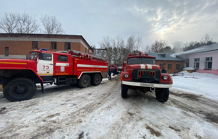 Из-за пожара с курорта «Краинка» в Суворовском районе эвакуировали 50 человек