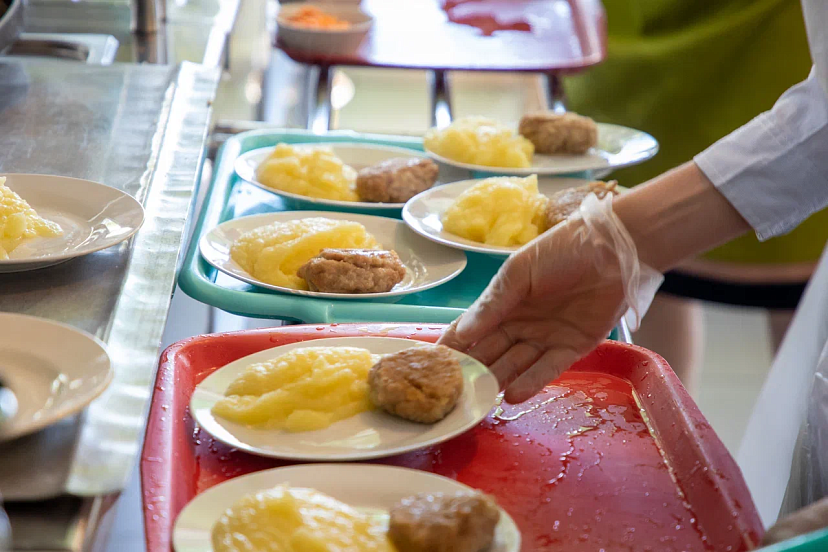 В Госдуме предложили ввести в российских школах шведский стол | ТСН24