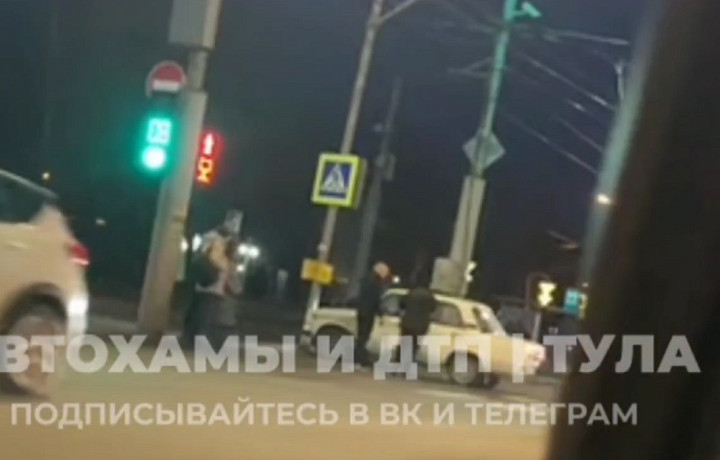 На Зеленстрое в Туле образовалась серьезная пробка вечером 9 января