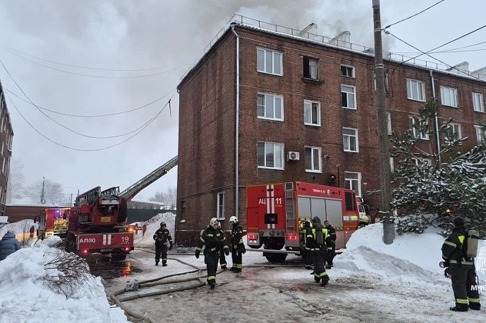 Из горящего дома на улице Луначарского в Туле эвакуировали 28 человек
