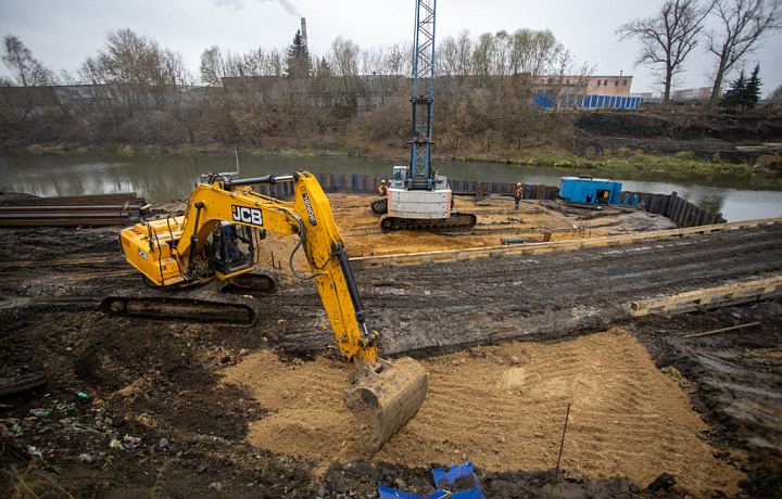 В Туле продолжается строительство моста через Упу