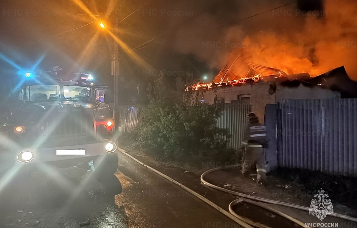 На пожаре в Дачном переулке Тулы пострадали двое мужчин