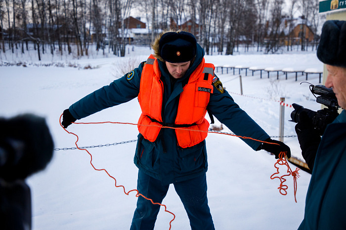 Тульские спасатели провели тренировку по спасению людей из водоемов
