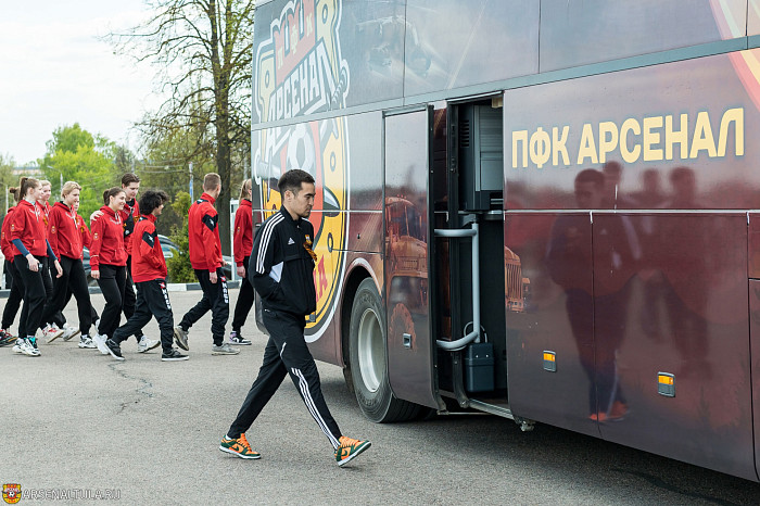 Футболисты «Арсенала» и волейболистки «Тулицы-2» возложили цветы к мемориалу «Защитникам неба Отечества»