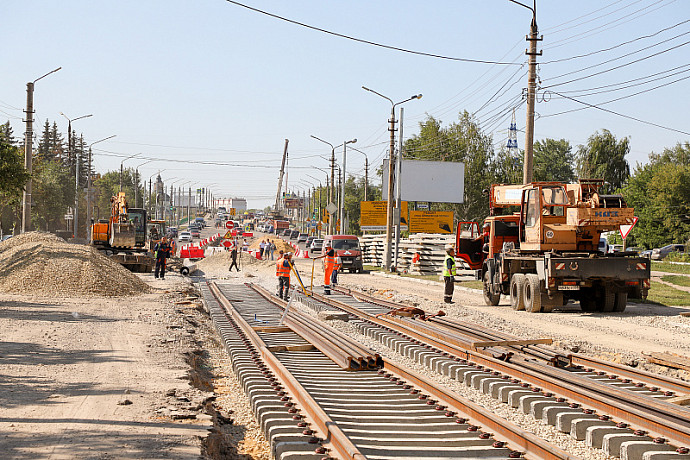 На улице Металлургов и Демидовской плотине в Туле продолжился ремонт трамвайных путей