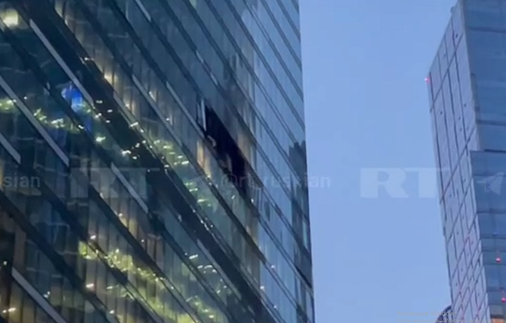 Вторая атака подряд: Украина снова тремя беспилотниками атаковала Москву, один из них попал в «Москва-Сити»