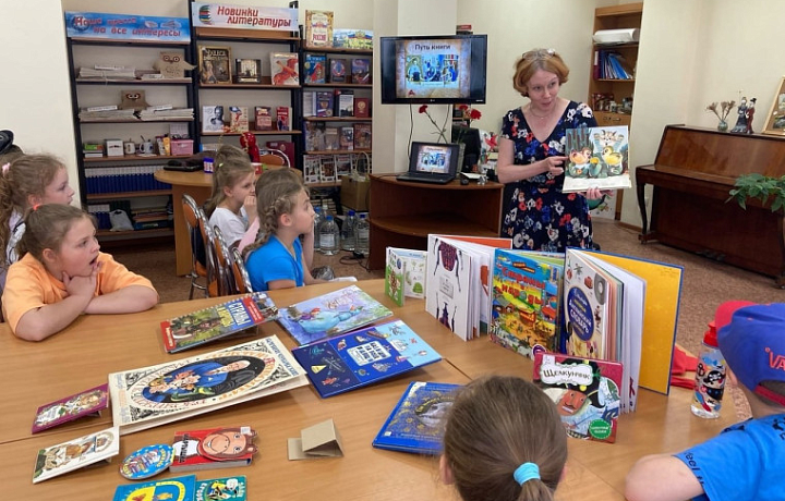 Руководители Тулы поздравили горожан с Общероссийским днем библиотек