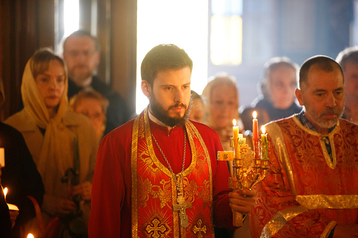 В Туле прошла церемония прощания с худруком тульского драмтеатра Дмитрием Красновым