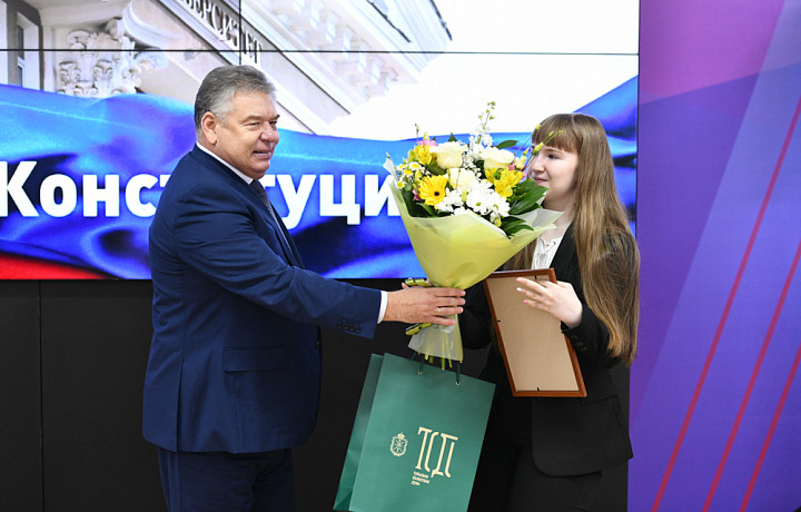 Николай Воробьев наградил студентов Тульского государственного университета