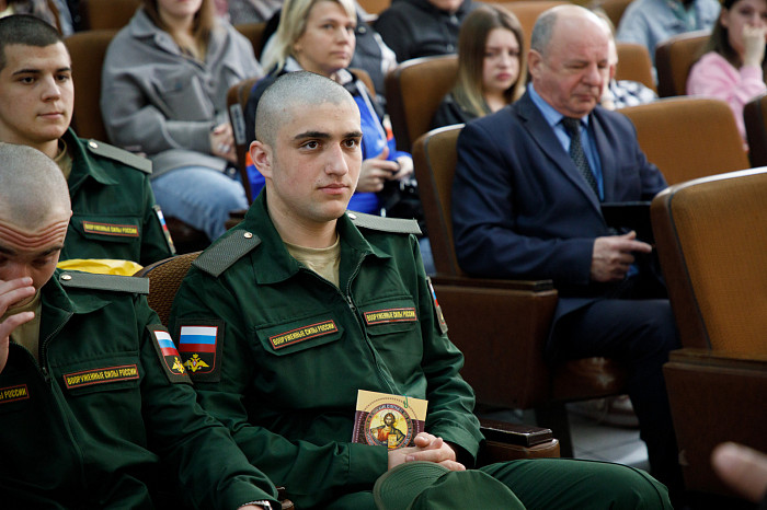 Первая группа тульских солдат-срочников отправилась к месту службы