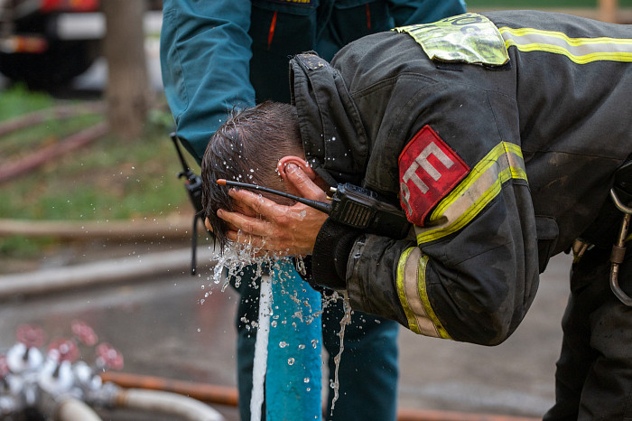 В Туле на улице Свободы загорелся дом