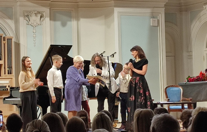 В Новомосковске прошел конкурс «15 мелодий для фортепиано»