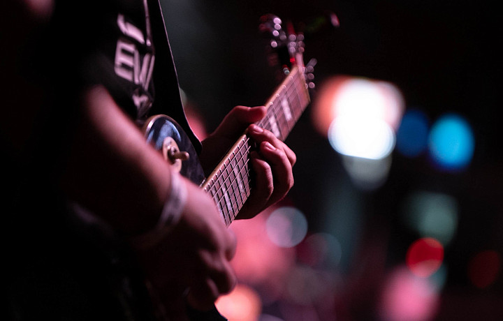 «Порнофильмы» и Валерий Меладзе: Кто из звезд больше не сможет выступать в России