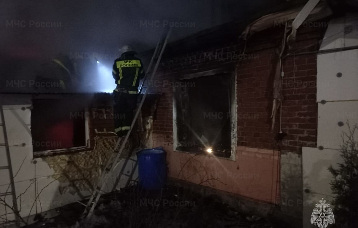 На пожаре в поселке Сергиевское Киреевского района погиб ребенок и пострадали двое взрослых