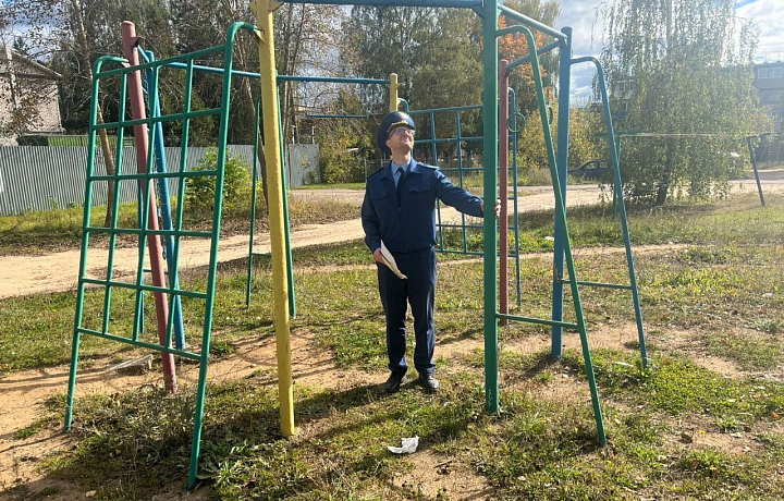 Прокуратура нашла небезопасную детскую площадку в Алексине