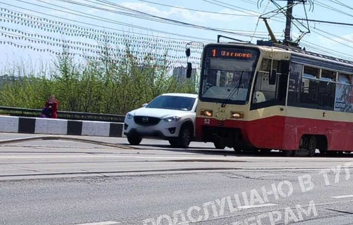 Трамвайные рельсы на Пролетарском мосту в Туле деформировались из-за жары