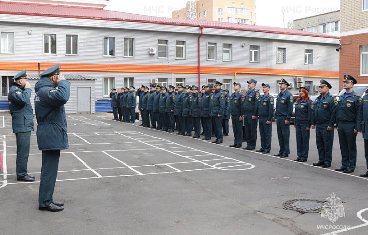 В преддверии Дня гражданской обороны тульским спасателям вручили погоны