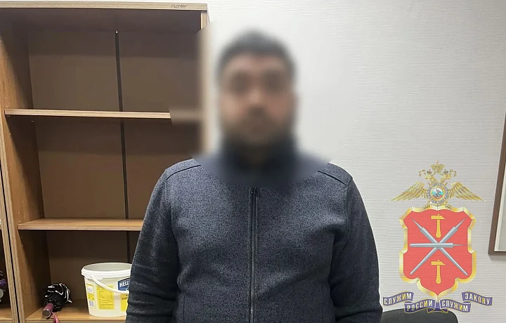 В Новомосковске задержан иностранец за попытку дать взятку полицейскому