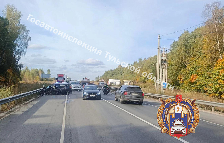 На трассе М-2 в ДТП с грузовиком MAN пострадали водитель и пассажирка