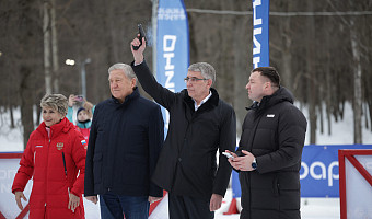 «Это уже скоро будет наша семейная традиция»: в Тулу на ночную лыжную гонку приехали более 700 любителей спорта из разных городов