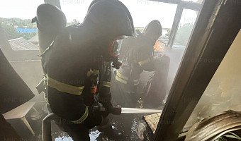 В Узловой загорелась жилая пятиэтажка: спасатели эвакуировали девять человек