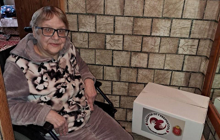 Одиноким пожилым тулякам вручили подарочные наборы в честь 23 февраля и 8 марта