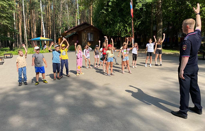 В Туле транспортные полицейские провели мероприятие  "Орлёнок" в детском лагере