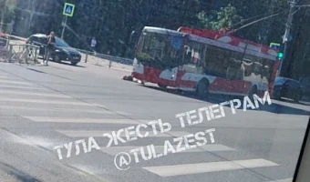 Мужчина попал под троллейбус в Туле