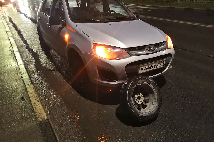 «Пробиты шины и покрышки, погнуты диски»: пострадавшие из-за ямы на Павшинском мосту в Туле автомобилисты рассказали подробности