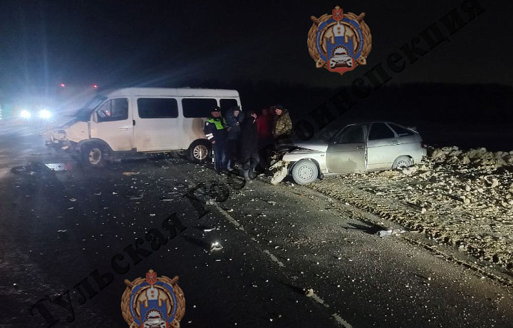 В Тульской области на трассе М-2 "Крым" столкнулись два авто