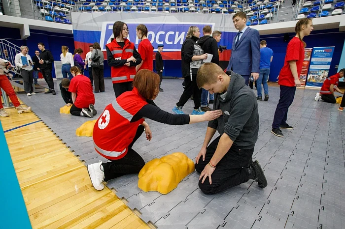 Туляки отработали навыки оказания первой помощи в рамках флешмоба «Дети спасают жизни»