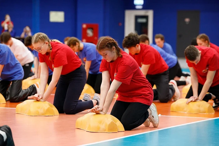 Туляки отработали навыки оказания первой помощи в рамках флешмоба «Дети спасают жизни»