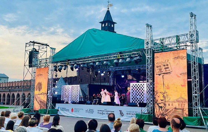 Почти тысяча зрителей пришли на оперу «Евгений Онегин» в Тульском кремле