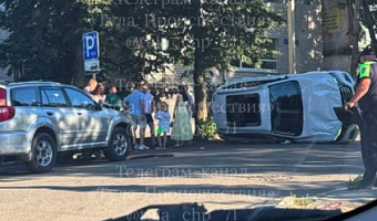 Вечером 18 июля на Тургеневской улице в Туле перевернулся автомобиль