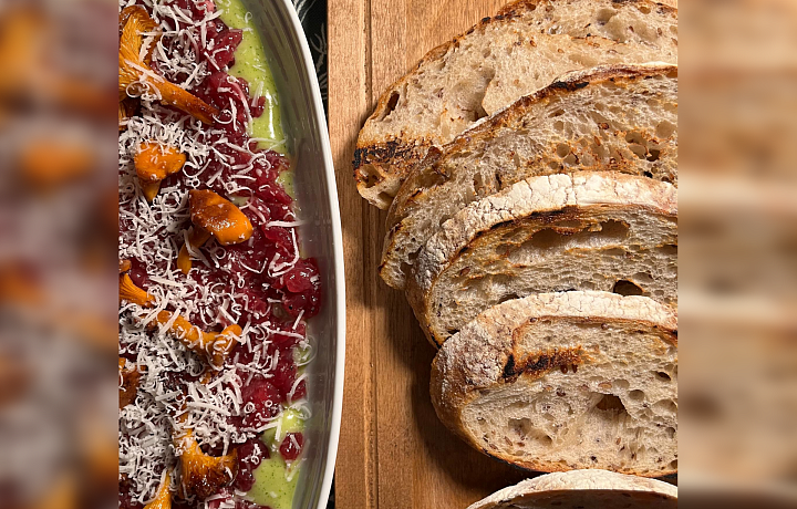 Долой постылую селёдку, даешь курицу с корицей: необычные и вкусные сочетания продуктов на новогодний стол – секреты от повара