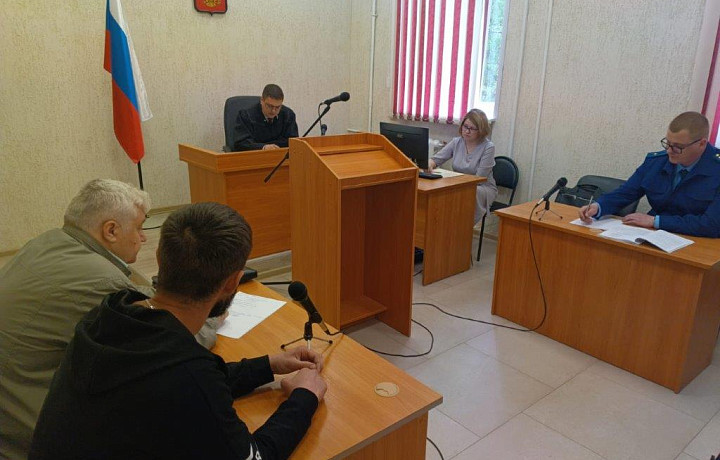 Выбросил с балкона и добил ударами об асфальт: в Тульской области судят мужчину за жестокое убийство собаки