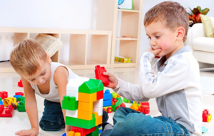 В Тульской области может появиться бонус для бабушек, помогающих сидеть с детьми