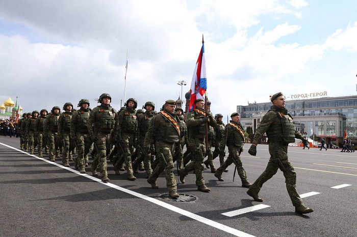 На площади Ленина в Туле прошел Парад Победы: фоторепортаж